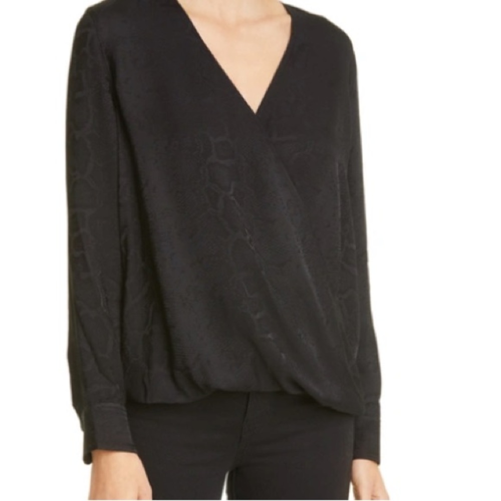 Rails HILLARY
WRAP FRONT LONG SLEEVE
BLOUSE size‎ Small NWT